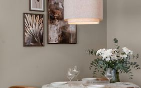 Supercentral City Apartment Eik